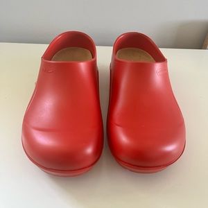 Nora Garden Clogs in red - 37